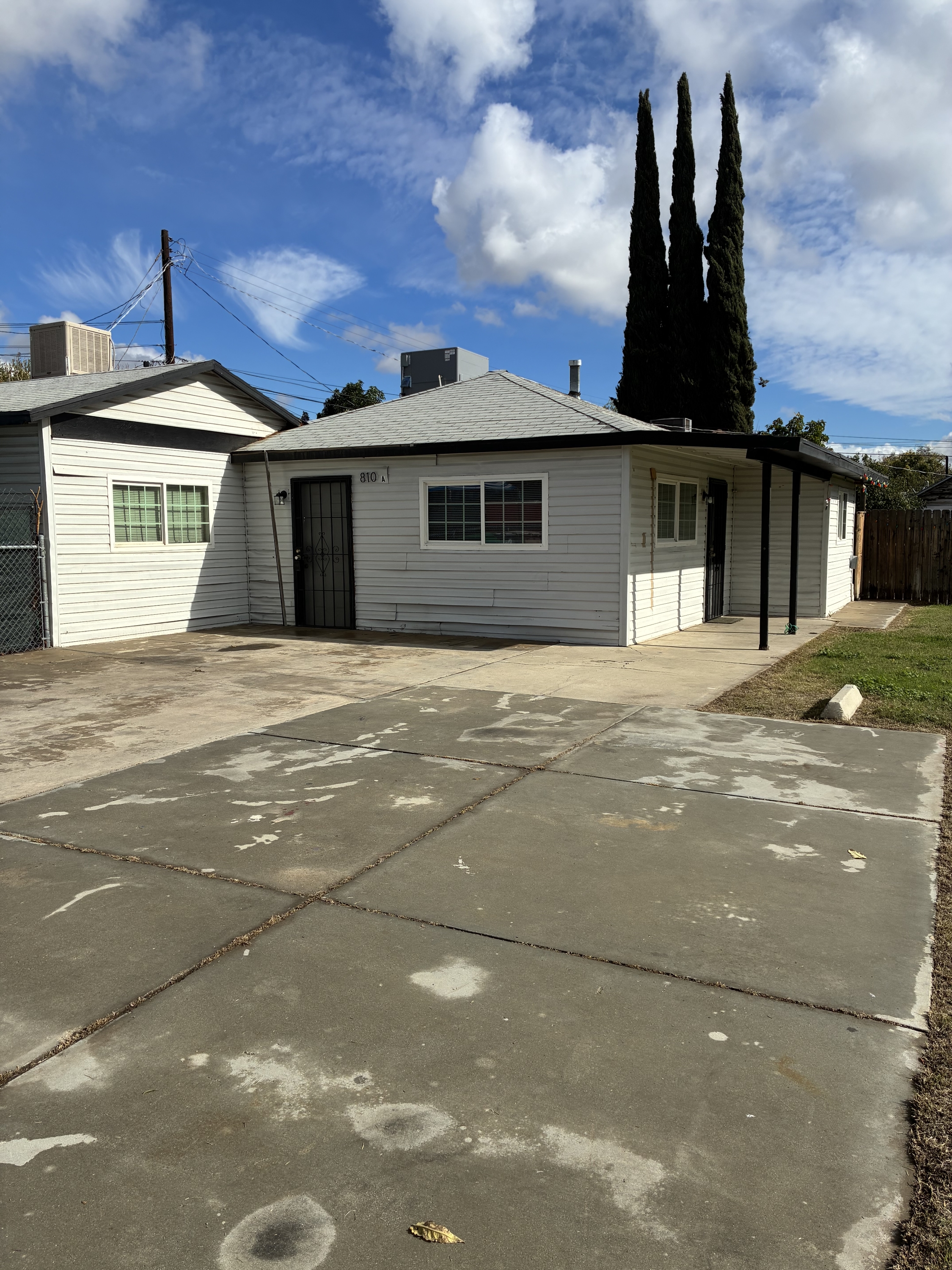 810 El Tejon Avenue - A